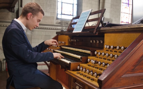  ITW Sacha Dhénin organiste cathédrale de Versailles - Saint Batholomew Dinard 15/08 18h 